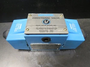 Vickers 02-119592 F3 DG4S4 012C B 60 Directional Valve - Picture 1 of 6