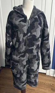 Chaqueta camuflada negra gruesa Barefoot Dreams para mujer con bolsillos, capucha cremallera pequeña - Imagen 1 de 10