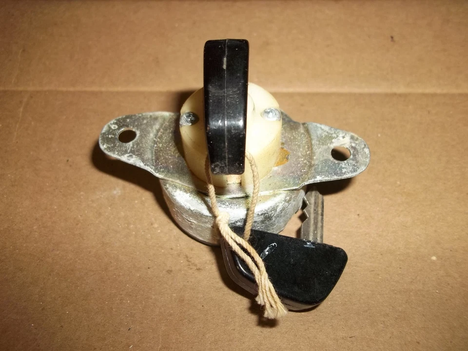 CONJUNTO INTERRUPTOR PRINCIPAL YAMAHA YA5 NUEVO OEM 136-82508-19-00 Foto 1 de 1