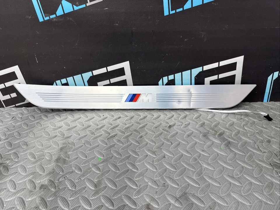 Отделочная накладка на задний правый порог двери 2016-2022 BMW G12 750LI M с подсветкой потертости - Изображение 1 из 4