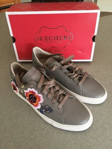 Skechers Mujer Vaso Floral Bordado Cuero Tenis Entrenadores Talla 7 Taupe - Imagen 1 de 6