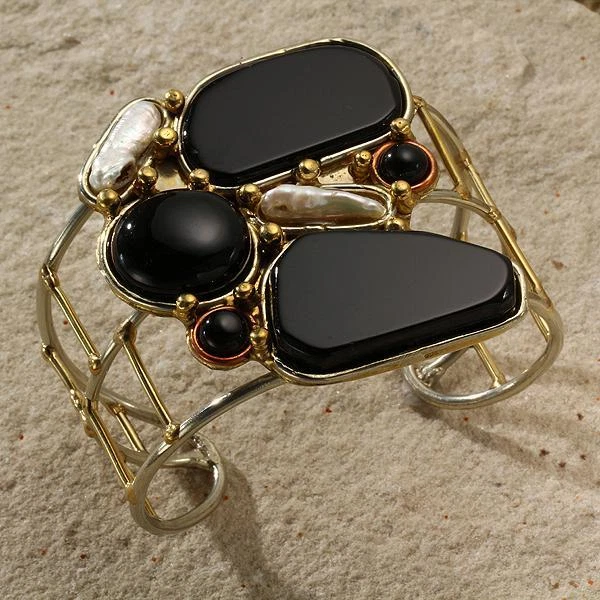 Nuevo brazalete Tara Mesa de ónix y perlas Keshi Foto 1 de 1