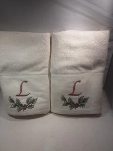2 New AVANTI Biege Hollyberry Design With Red Monogramed L Velour Hand Towels - Picture 1 of 8