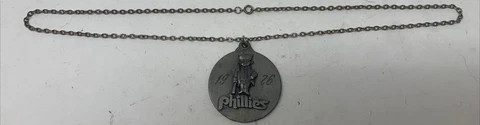 1976 Philadelphia Phillies Pendant Team Signed Pewter Chain Necklace 011 Cover