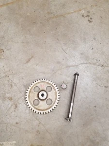 1959 BMW Isetta 600 Oil pump gears and rod  - Picture 1 of 3