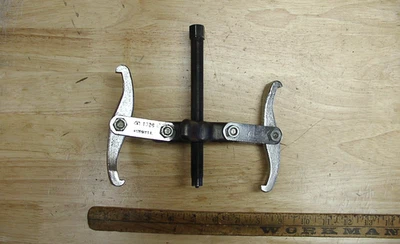 Herramientas usadas antiguas, extractor de engranajes de dos brazos OTC 1026 EE. UU., en muy buen estado, L@@K ¡y leer! Foto 1 de 4