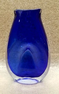 Increíbles jarrones de vidrio de arte 'plano' azul cobalto de Stephan Cox firmados y fechados en 1996 - Imagen 1 de 11