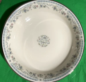 Lenox Columbine geprägtes Geschirr 7 3/4" Coupe Suppenschüssel blaue Blumen Platin - Bild 1 von 4