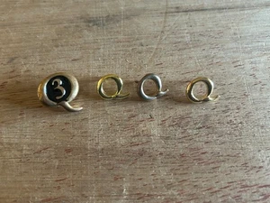 "Q" Service Award Anstecknadel Trödel Schublade Posten 4 insgesamt einschließlich 3 Jahre Vintage klein - Bild 1 von 24