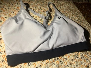 Nike Sport Bra Size M Color Light Grey Wireless Racerback Pullover Logo - Foto 1 di 5