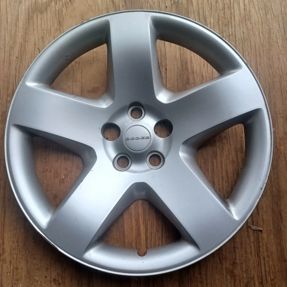 Tapacubos Dodge Charger Magnum 2008-2023 se adapta a rueda de 18" 0ZY74TRMAA, 8037 02 Foto 1 de 4