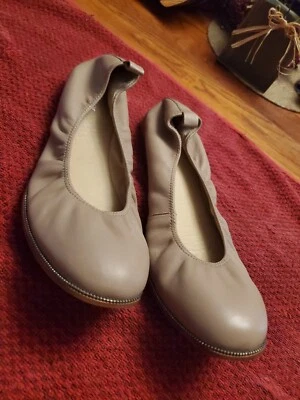 Zapatos planos de ballet Botkier de cuero beige sin cordones 9 Foto 1 de 4