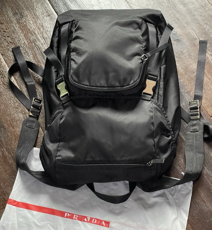 Bolso Mochila Prada Logo Tessuto Tamaño Completo Nero Nylon SHW Italia Como Nuevo Foto 1 de 4