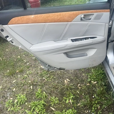 Panel de puerta del conductor trasero izquierdo Toyota Avalon LH 2005-07 LB17 cuero gris Foto 1 de 4