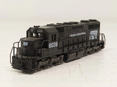 Atlas 7017 HO Penn Central SD35 Diesel Loco Cab #6039 LN - Image 1 of 4