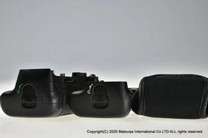 ** Near MINT Genuine Nikon Multi Power Battery Pack MB-D12 for D800, D800E, D810 - Picture 1 of 5
