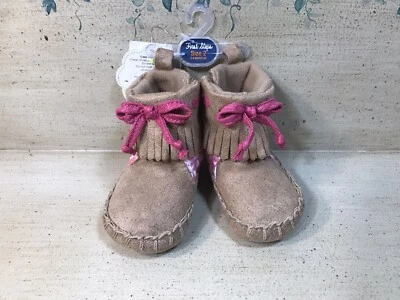 New First Steps Baby Infant Boot Moccasins W/ Pink Bow Size 2 - Image 1 of 4