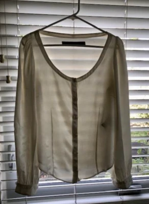 Top Raquel Allegra talla 3 Marfil Crema 100% Rayón Cuello Redondo Detalle Puño Deshilachado Foto 1 de 4