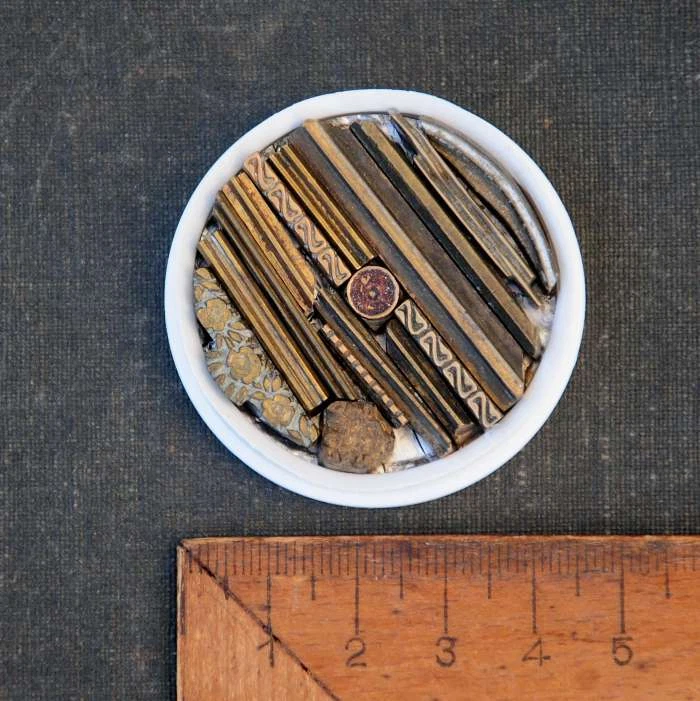 Lot de fers à dorer plaque matériel reliure dorure ancien cuir bronze/laiton´ - Photo 1/1