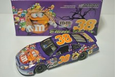 1/24 Elliott Sadler #38 M&M's Minis / Halloween 2005 Taurus NASCAR Diecast Car