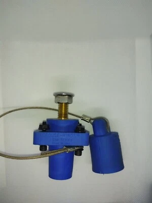 Crouse Hinds E1016 FEMALE Blue CAM-LOK with cover and mounting hardware - Image 1 of 2