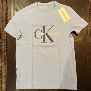 T-shirt Calvin Klein Ck Jeans logo grafica blu chiaro extra small - Foto 1 di 4