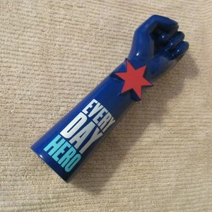 RARA Cerveza Chicago Revolution Brewing Every Day Hero Puño Azul Nueva en Caja - Imagen 1 de 7