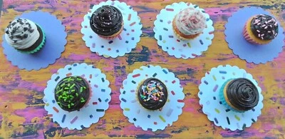 Cupcake esmerilado con aspersiones para muñecas de 18" escala 1:3 American Girl AG comida de arcilla Foto 1 de 4