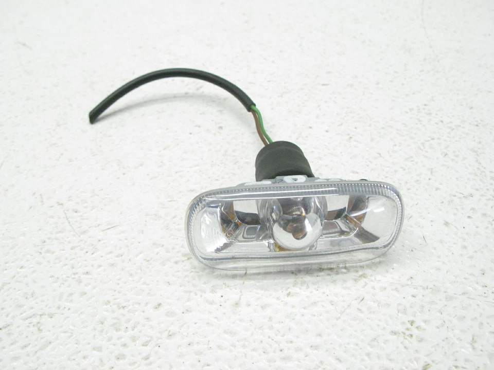 02-09 AUDI B7 A4 OEM FENDER SIDE MARKER TURN SIGNAL LIGHT LEFT OR RIGHT 060821R - Image 1 of 4