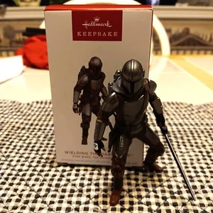 HALLMARK STAR WARS MANDALORIAN WIELDING THE DARKSABER 2024 CHRISTMAS ORNAMENTS - Picture 1 of 1