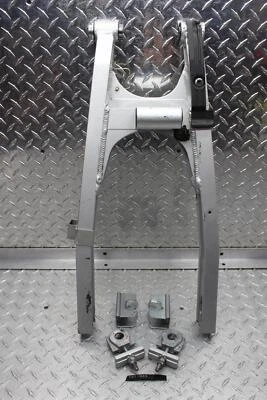 Kawasaki KLR650 2004 suspensión basculante trasero con ajustadores de cadena 33001-1278-CE Foto 1 de 4