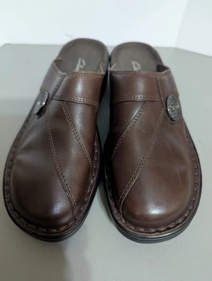 ZAPATOS MULES CLARKS FLEXIBLES CUERO TOBOGÁN EN ZUECOS TALLA 8M MARRÓN Foto 1 de 4