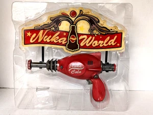 Fallout Nuka Cola World Thirst Zapper & Wandhalterung 1:1 Scale Bottle Cap Official - Bild 1 von 24
