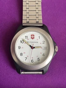 Swiss Made Vintage Quartz Wristwatch Victorinox Swiss Army Switzerland - Picture 1 of 22