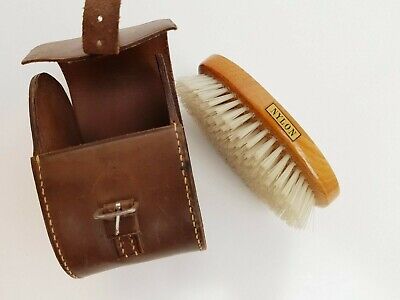 Vintage NYLON Mens Grooming Clothes/Shoe/Boot/Trave Brush In Brown Leather Case  • 15.02€