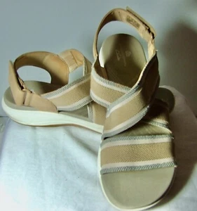 Clarks Women’s Cloudstepper Espadrilles Beige Flat Wedge Heel Cushioned Size 9.5 - Picture 1 of 3