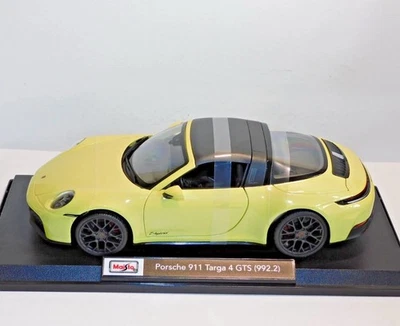 MAISTO Model Car 1:18 Porsche 911 Targa 4 GTS in Lime Green SEALED BOX!