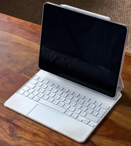 Apple iPad Pro 12.9 5th Gen 1TB M1 WiFi & 5G Cellular Silver w Pencil & Keyboard - Picture 1 of 14