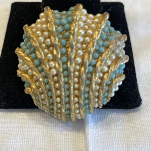 Ciondolo spilla vintage BENEDIKT NY conchiglia tono oro firmato 1,5" - Foto 1 di 7