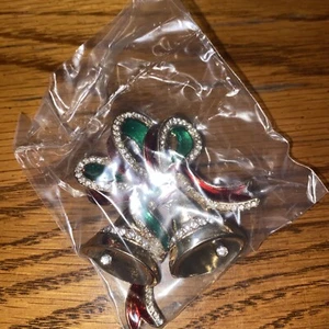 Avon 2015 Holiday Bells Collectible Pin Boxed New Christmas Holiday - Picture 1 of 6