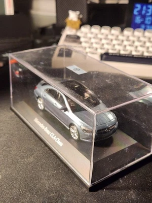 Mercedes-Benz Modellauto 1:43 PKW CLA C117 Coupe blau B66960387 - Bild 1 von 4