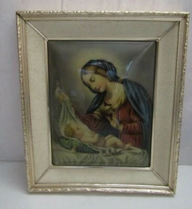 ¿Metal y celuloide vintage? Arte religioso María y el Niño Jesús de plástico curvado enmarcado - Imagen 1 de 4
