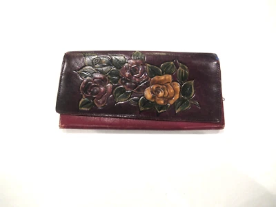 Carteira trabalhada de couro vermelho escuro com rosas, vintage - Imagem 1 de 4