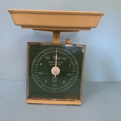 Báscula de cocina analógica vintage de 5 kg funciona bien necesita algo de limpieza. Foto 1 de 4