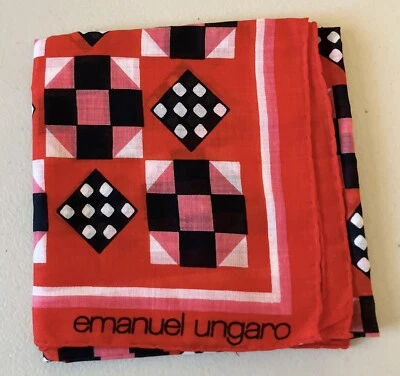 Emanuel Ungaro Diseño Geométrico Rojo, Negro, Rosa y Blanco 24" Cuadrado Foto 1 de 4