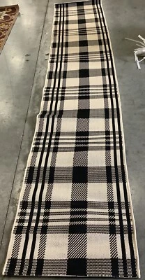 Alfombra NEGRO/HUESO 2'-3" x 12'-0" defecto, precio reducido 1172675960 CY6201-216-212 Foto 1 de 4