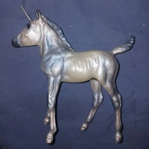 Breyer Kaspisches Pony Fohlen (Seestern) Pferd Statue  - Bild 1 von 4