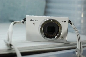 Nikon 1 J4 18.4mp Digitalkamera Spiegellos Neuwertig In Box 1488 Auslösungen - Bild 1 von 3