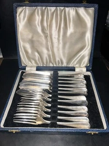 Antique British EPNS 12 Piece Set of Forks and Knives Cutlery In Original Box - Picture 1 of 12