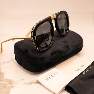 Nuovi occhiali da sole pieghevoli Gucci GG0307S cristallo nero borchie grigio lenti - Foto 1 di 9